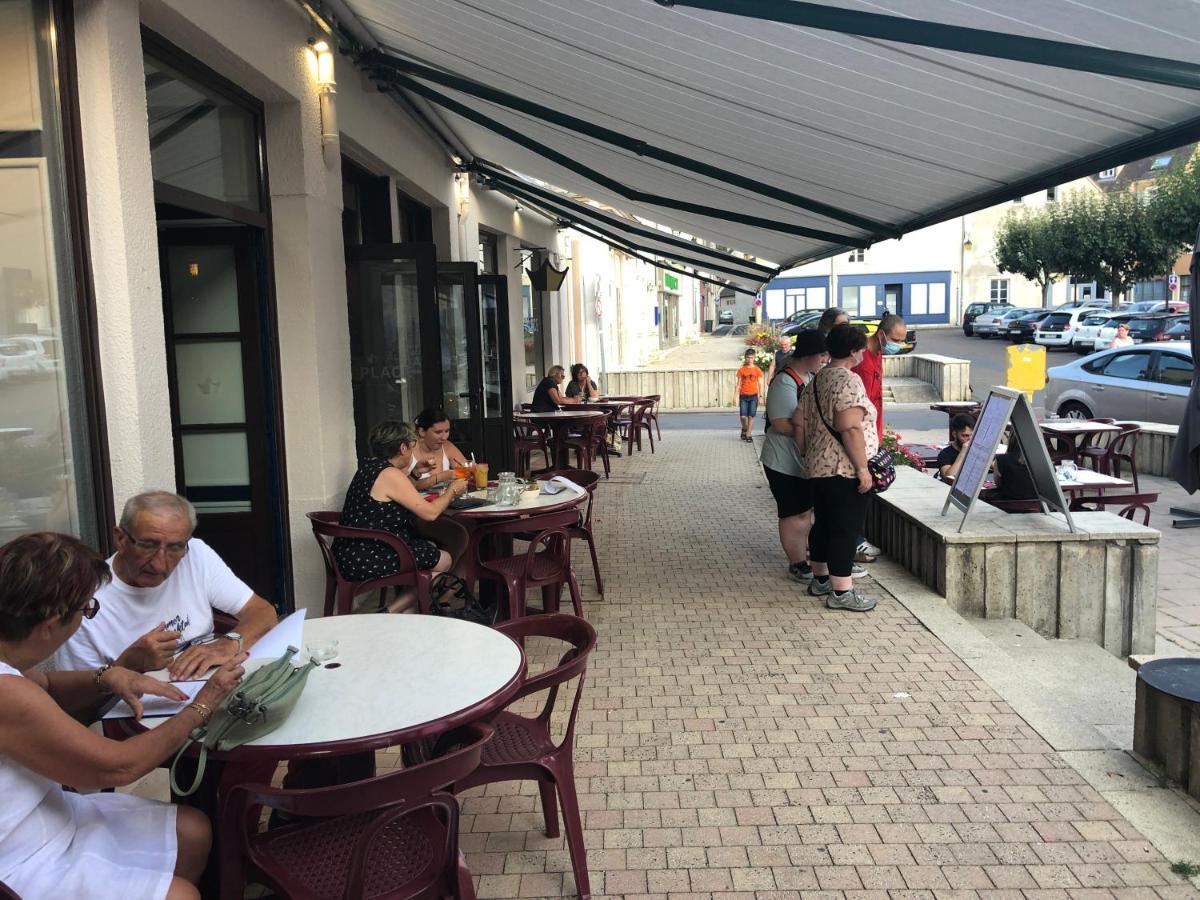 Hotel Restaurant La Place Saint-Amand-Mont-Rond 外观 照片