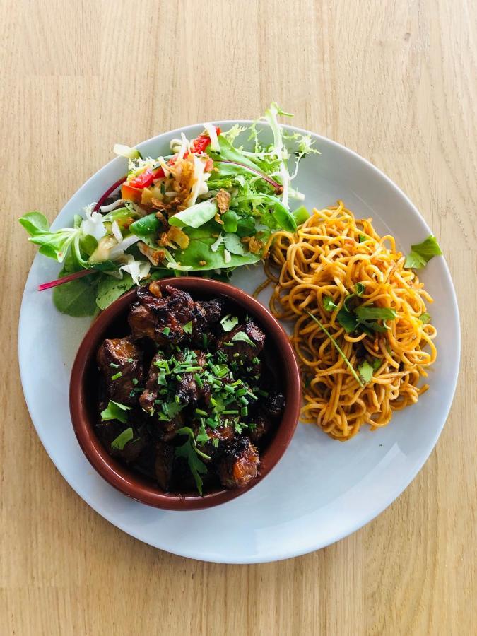 Hotel Restaurant La Place Saint-Amand-Mont-Rond 外观 照片